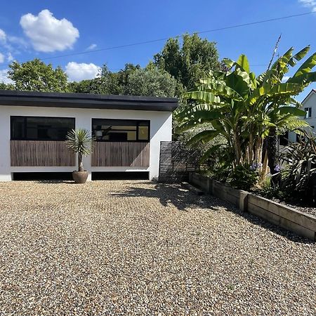 River Guest House With Jacuzzi Fire And Boat Hire Staines-upon-Thames Dış mekan fotoğraf