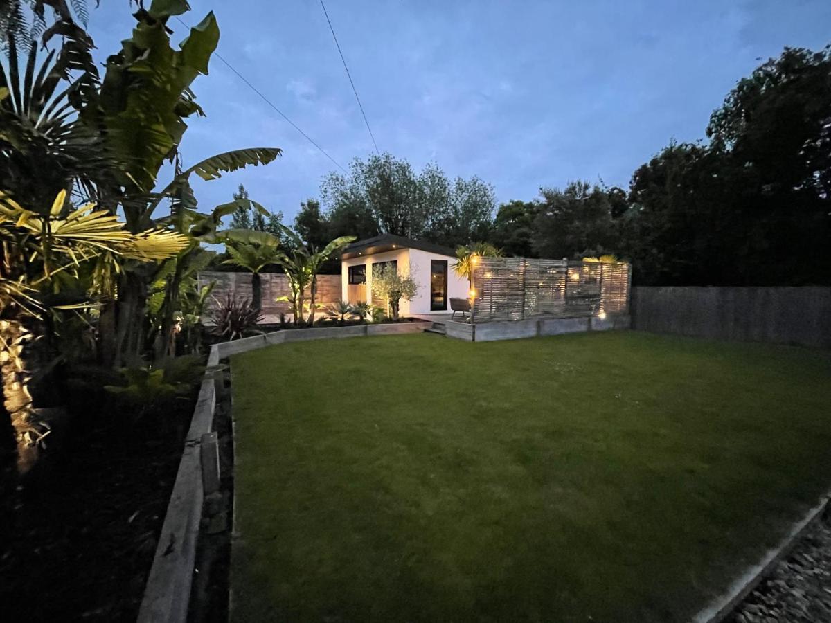 River Guest House With Jacuzzi Fire And Boat Hire Staines-upon-Thames Dış mekan fotoğraf