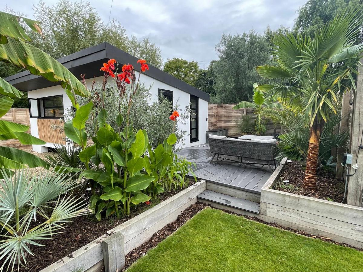 River Guest House With Jacuzzi Fire And Boat Hire Staines-upon-Thames Dış mekan fotoğraf