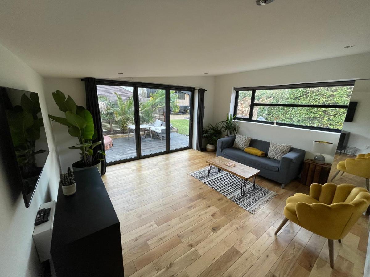 River Guest House With Jacuzzi Fire And Boat Hire Staines-upon-Thames Dış mekan fotoğraf