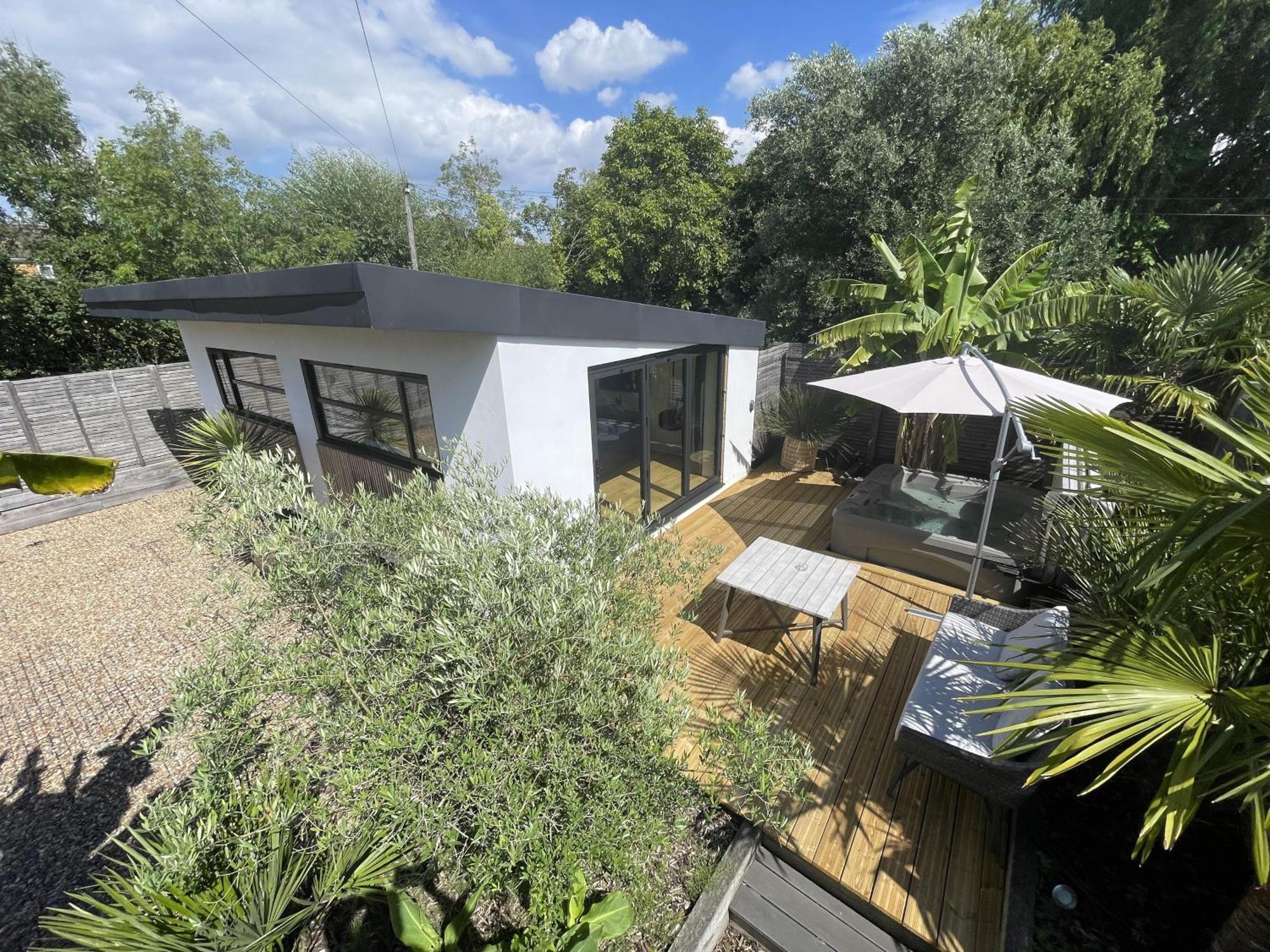 River Guest House With Jacuzzi Fire And Boat Hire Staines-upon-Thames Dış mekan fotoğraf