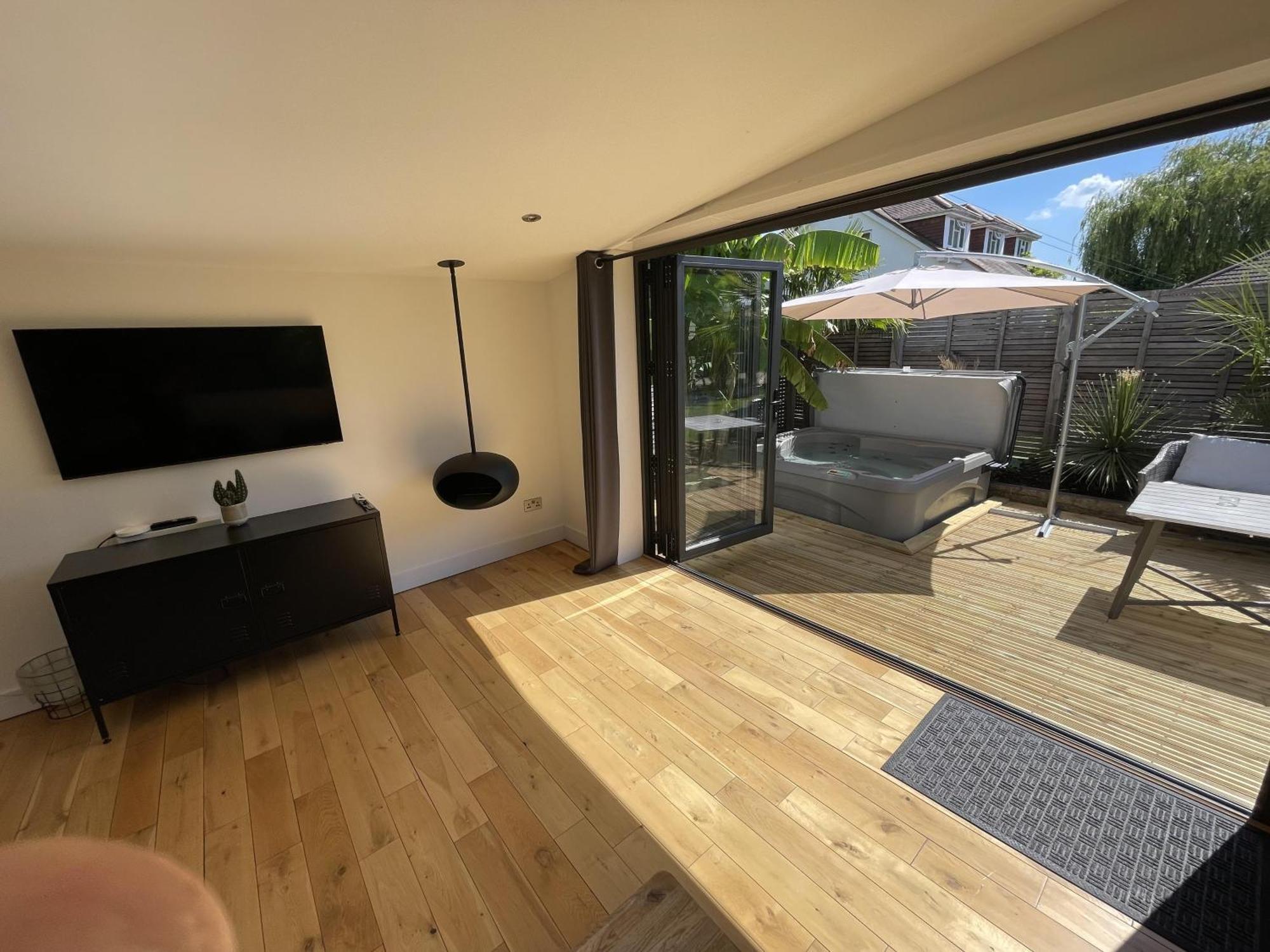 River Guest House With Jacuzzi Fire And Boat Hire Staines-upon-Thames Dış mekan fotoğraf